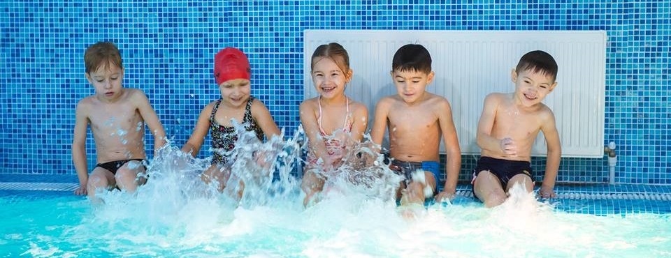 Детское плавание: польза и преимущества занятий в раннем возрасте